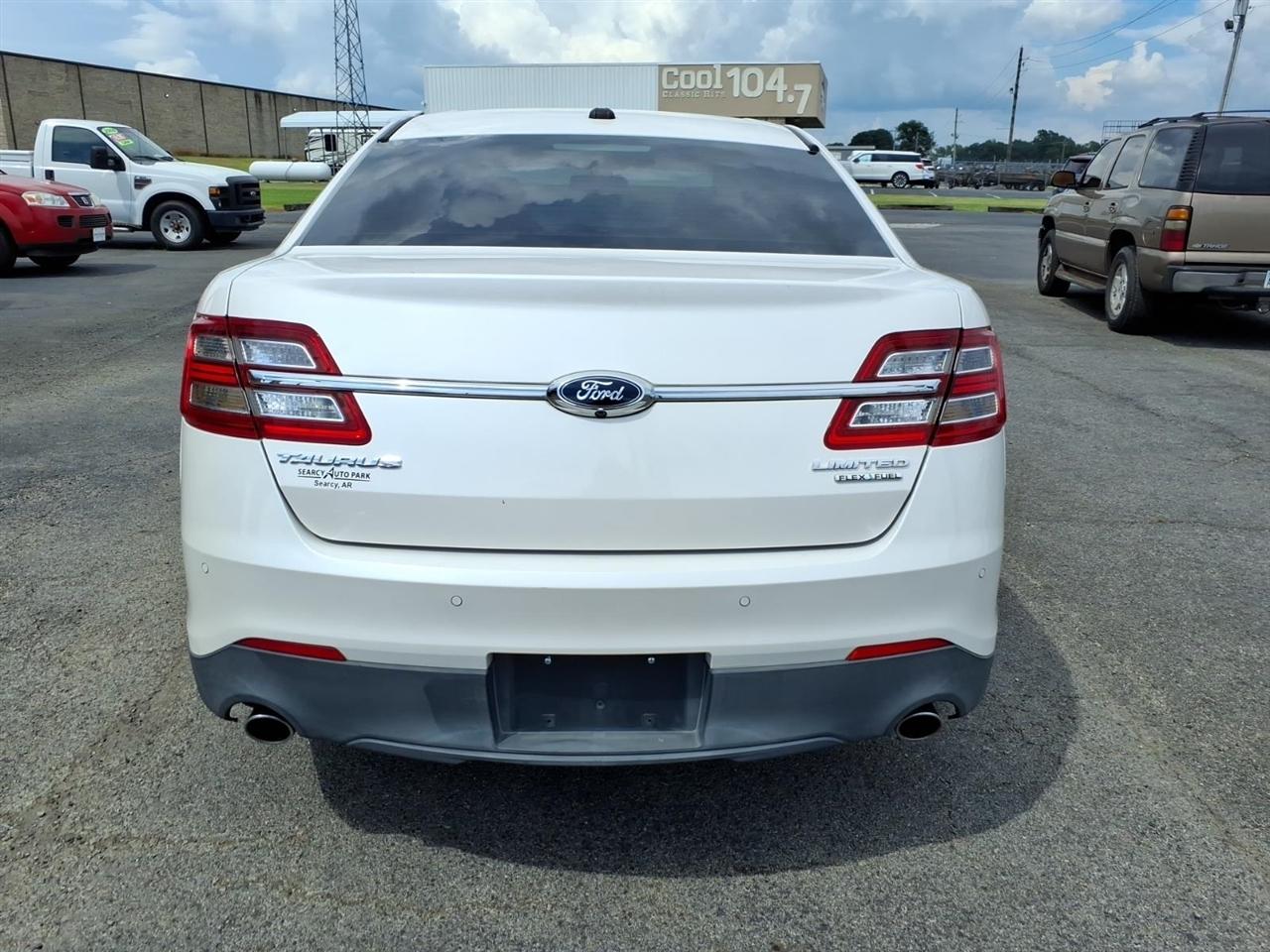 Ford Taurus Limited FWD 2013