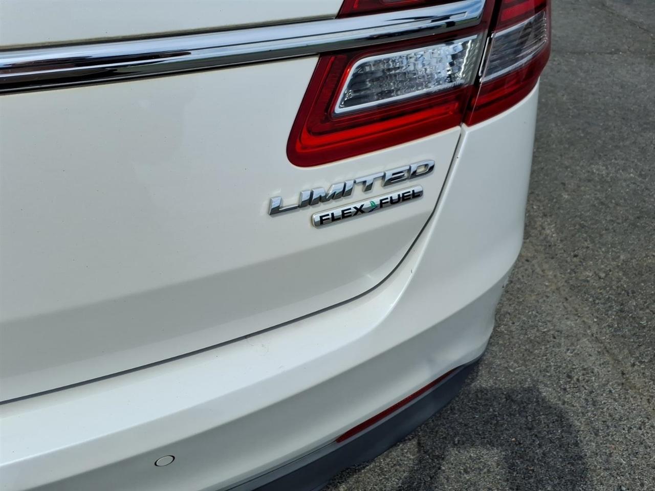 Ford Taurus Limited FWD 2013
