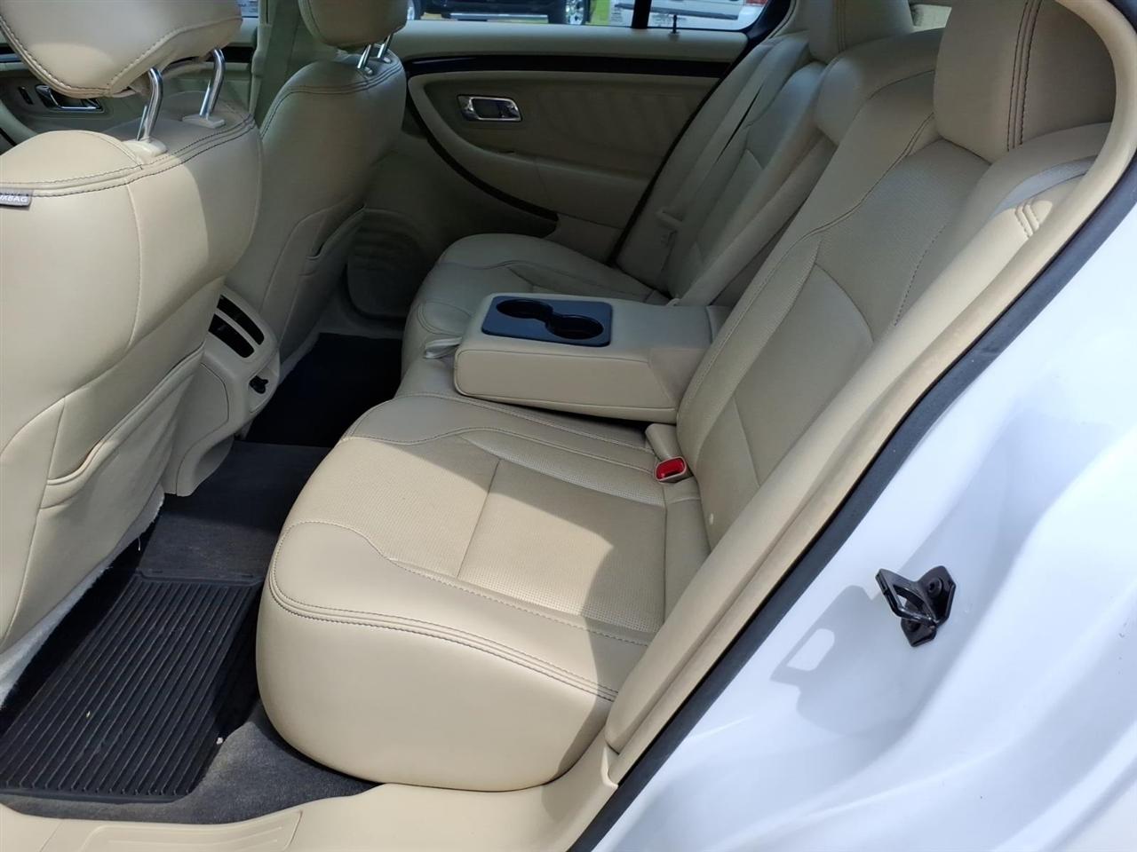 Ford Taurus Limited FWD 2013
