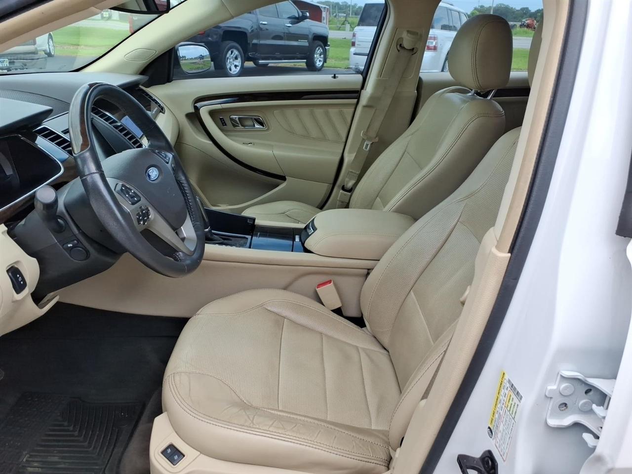 Ford Taurus Limited FWD 2013