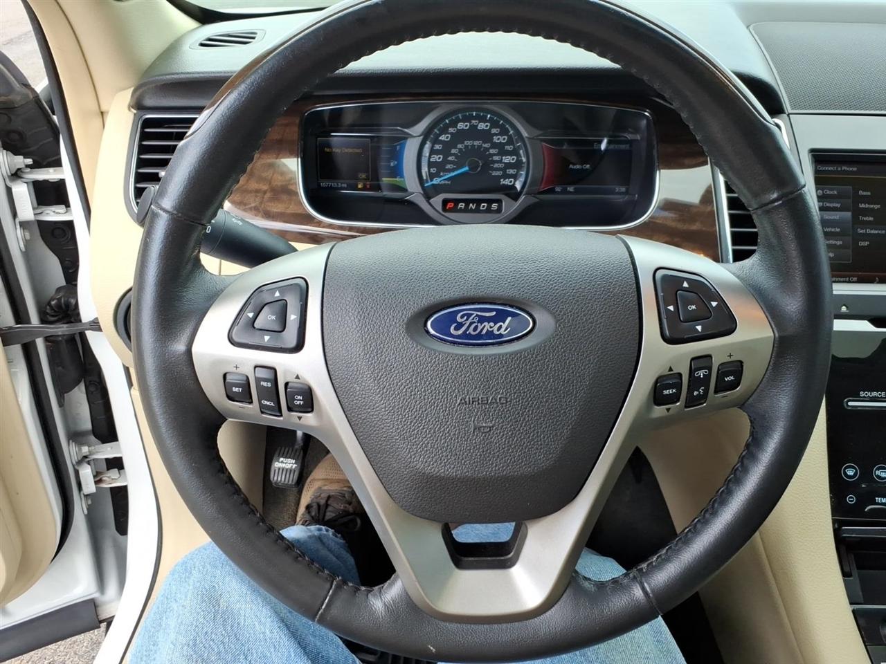 Ford Taurus Limited FWD 2013