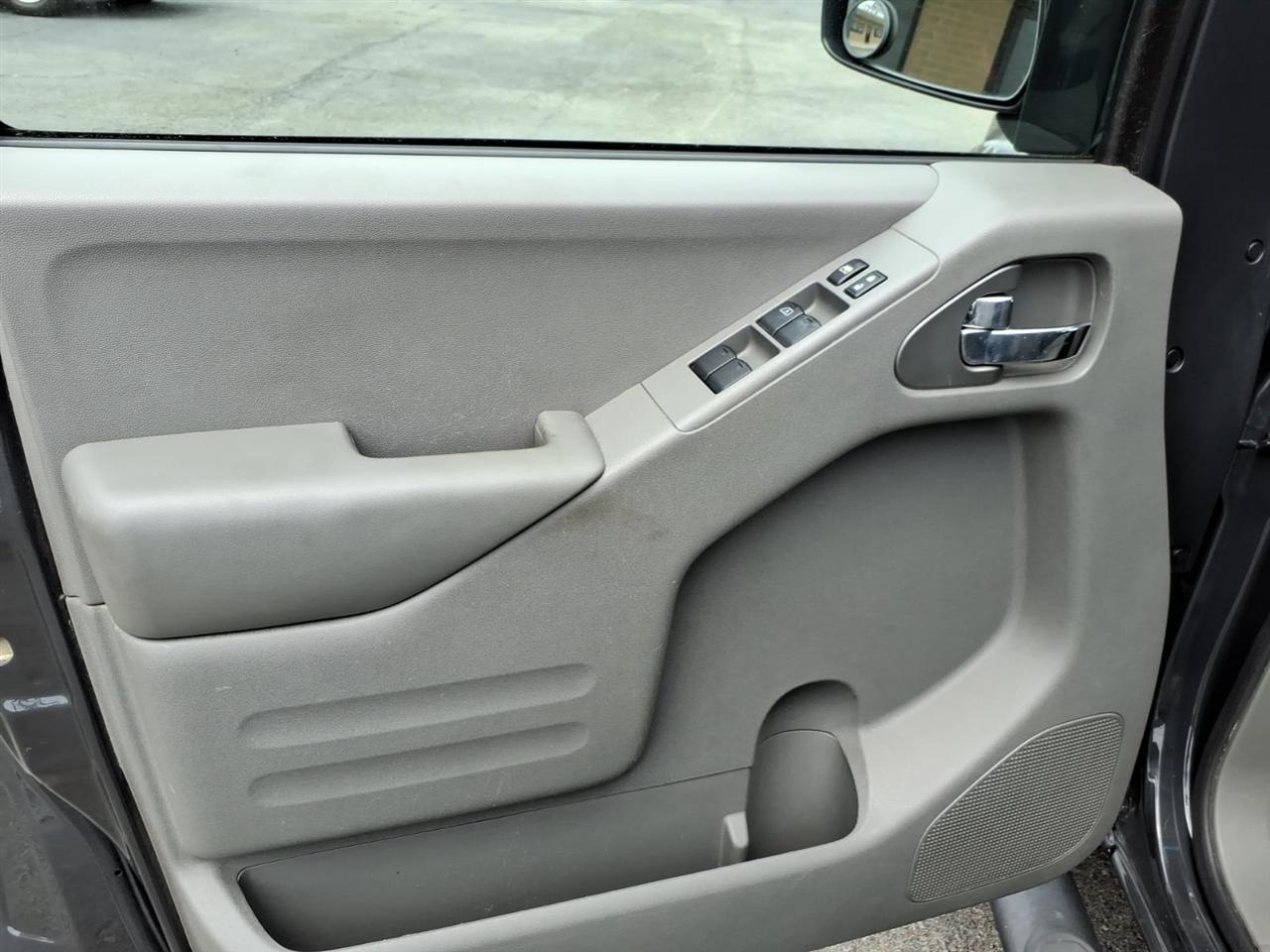 Nissan Frontier S Crew Cab 5AT 2WD 2015