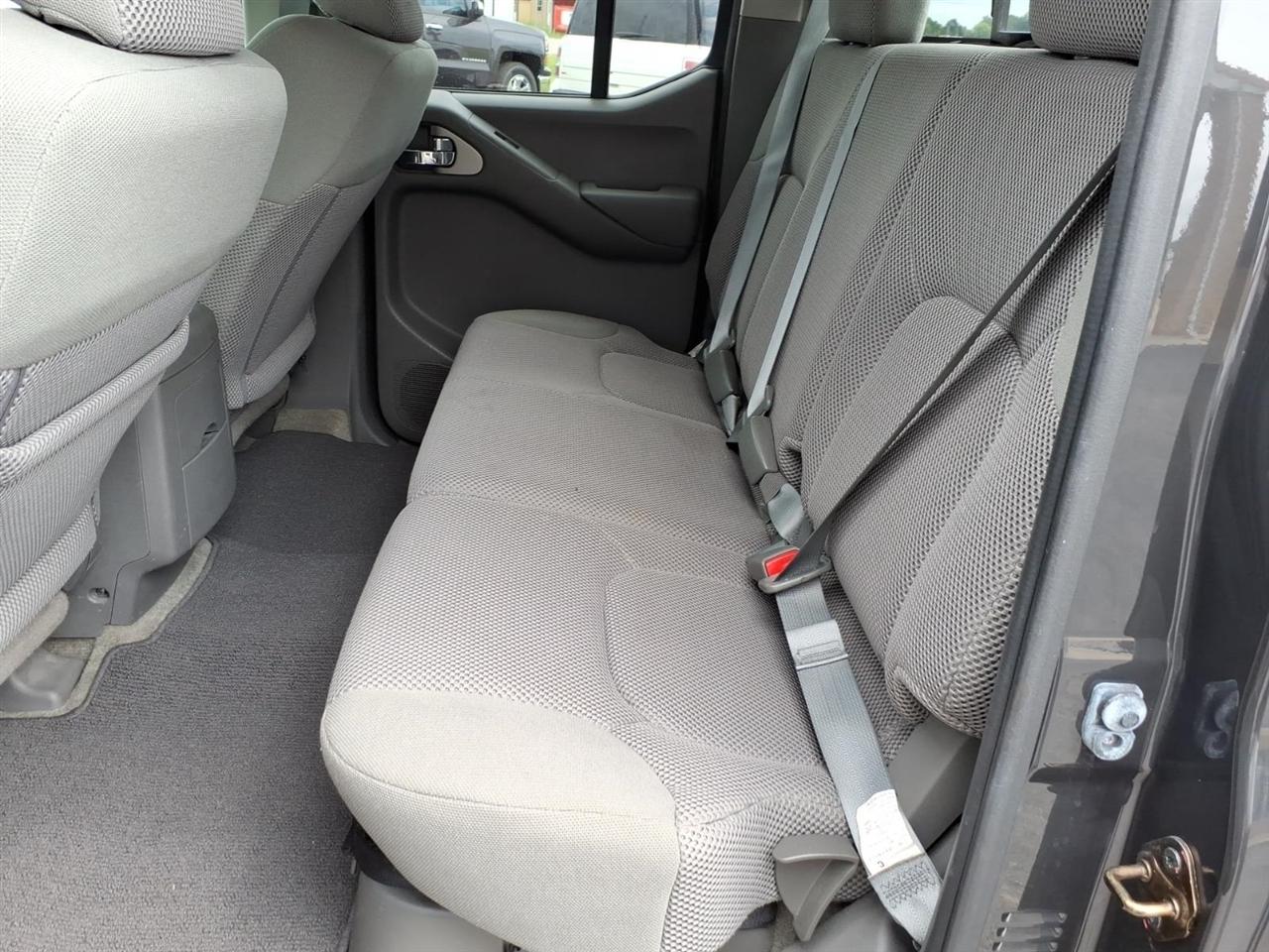 Nissan Frontier S Crew Cab 5AT 2WD 2015