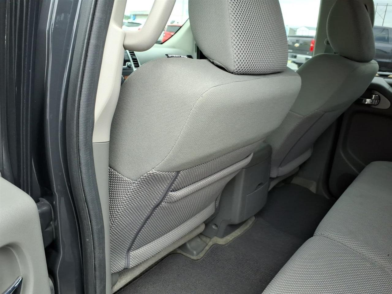 Nissan Frontier S Crew Cab 5AT 2WD 2015