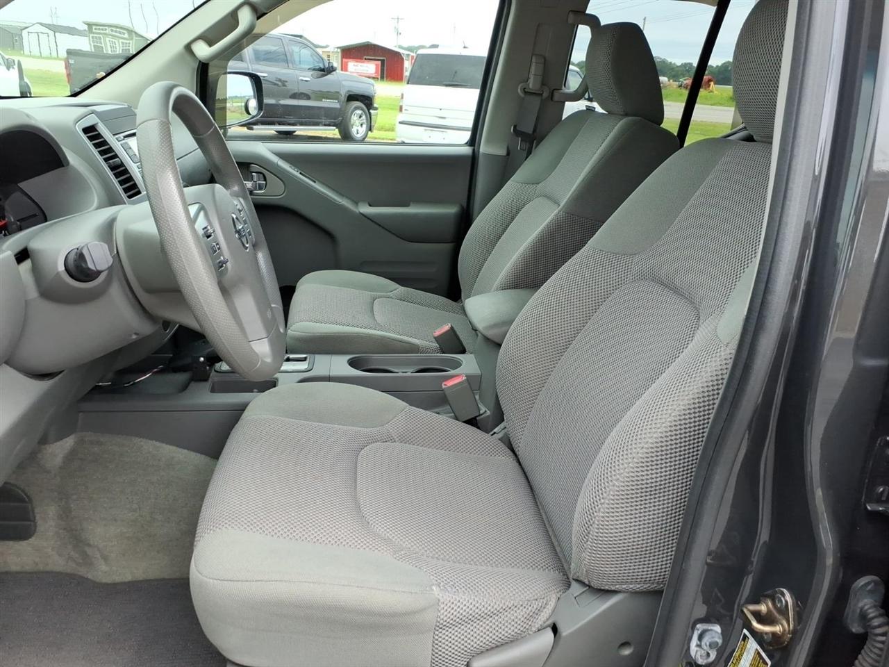 Nissan Frontier S Crew Cab 5AT 2WD 2015
