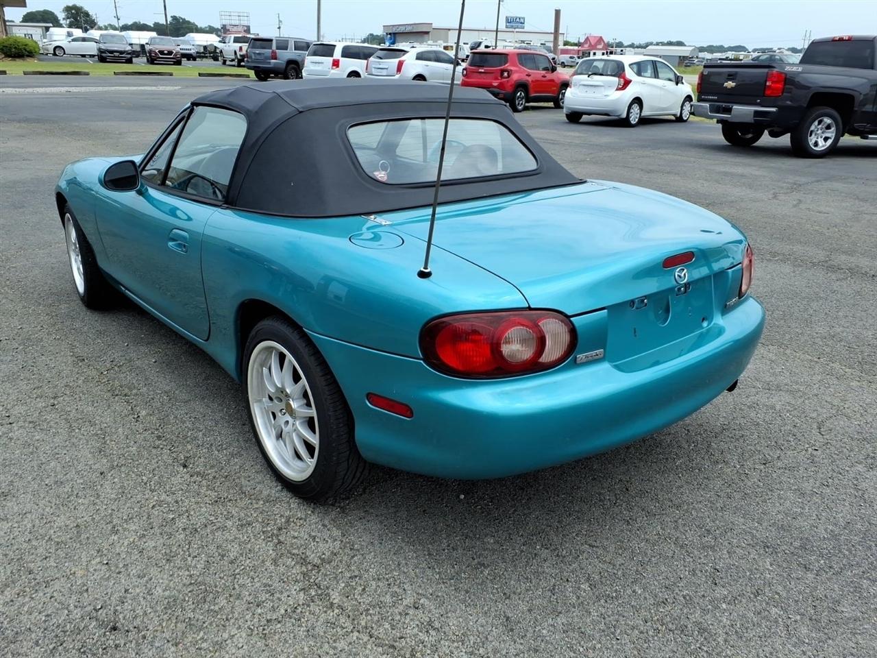 Mazda MX-5 Miata Base 2003