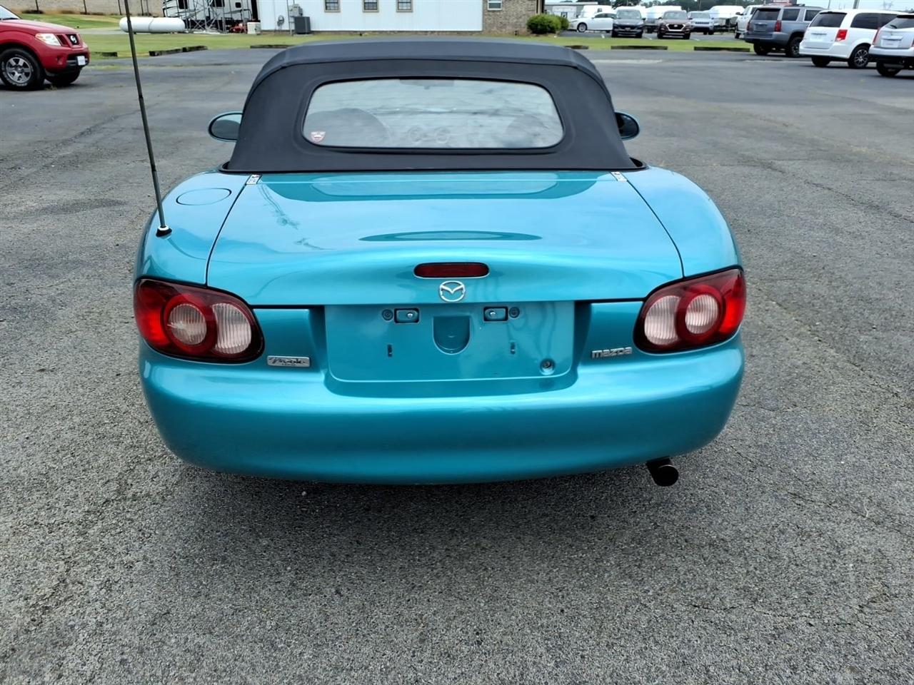 Mazda MX-5 Miata Base 2003