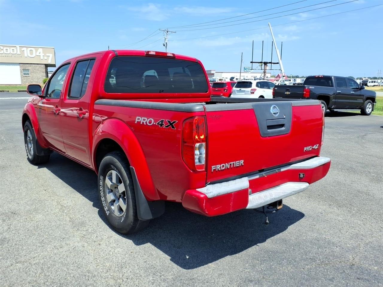 Nissan Frontier LE Crew Cab 4WD 2010