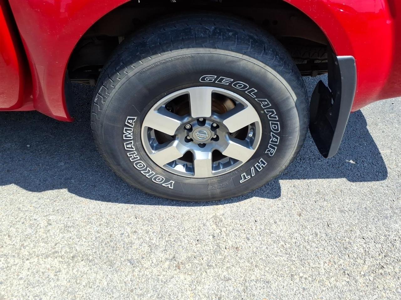 Nissan Frontier LE Crew Cab 4WD 2010