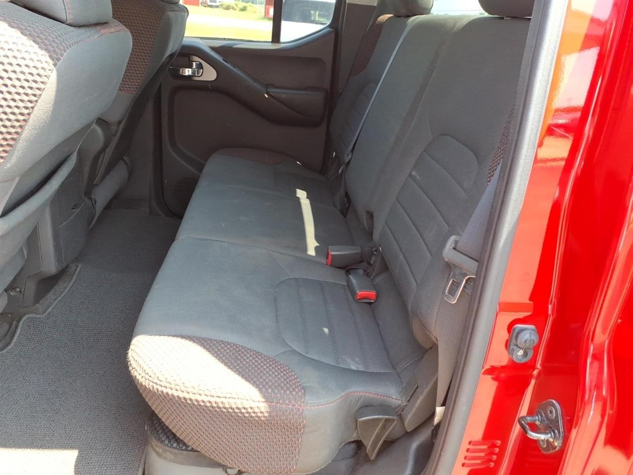 Nissan Frontier LE Crew Cab 4WD 2010