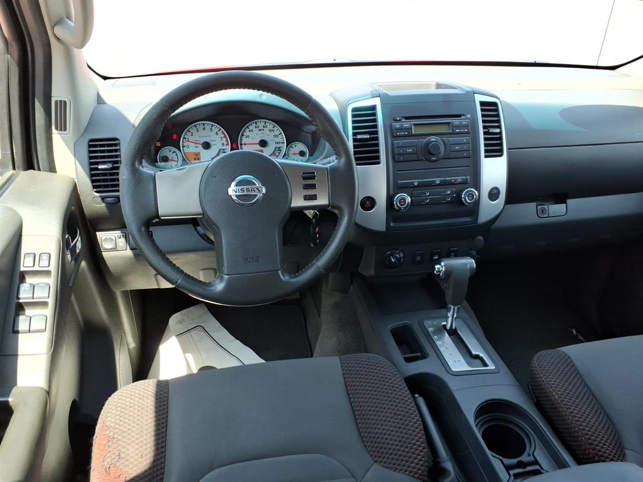 Nissan Frontier LE Crew Cab 4WD 2010