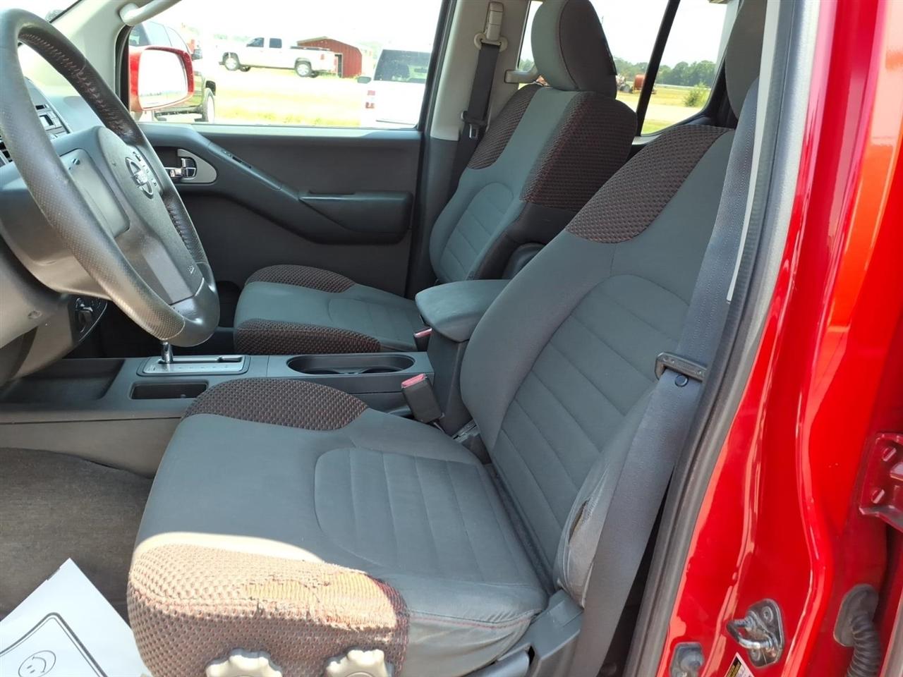 Nissan Frontier LE Crew Cab 4WD 2010