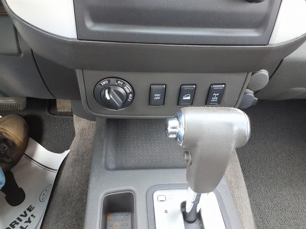 Nissan Frontier LE Crew Cab 4WD 2010