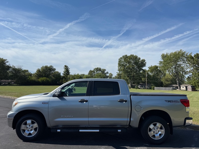Toyota Tundra Tundra-Grade CrewMax 5.7L 4WD 2011 Toyota Tundra Tundra-Grade CrewMax 5.7L 4WD 2011