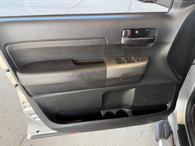 Toyota Tundra Tundra-Grade CrewMax 5.7L 4WD 2011 Toyota Tundra Tundra-Grade CrewMax 5.7L 4WD 2011