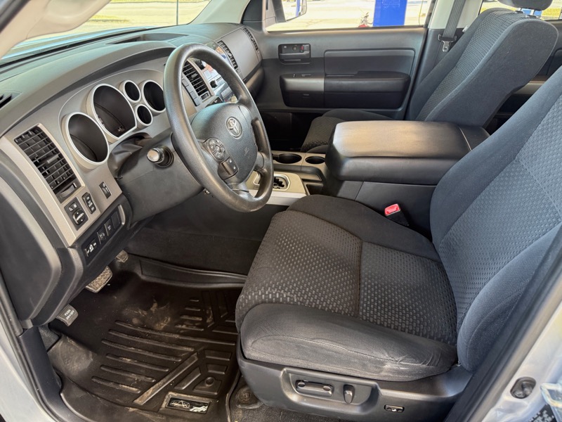 Toyota Tundra Tundra-Grade CrewMax 5.7L 4WD 2011 Toyota Tundra Tundra-Grade CrewMax 5.7L 4WD 2011