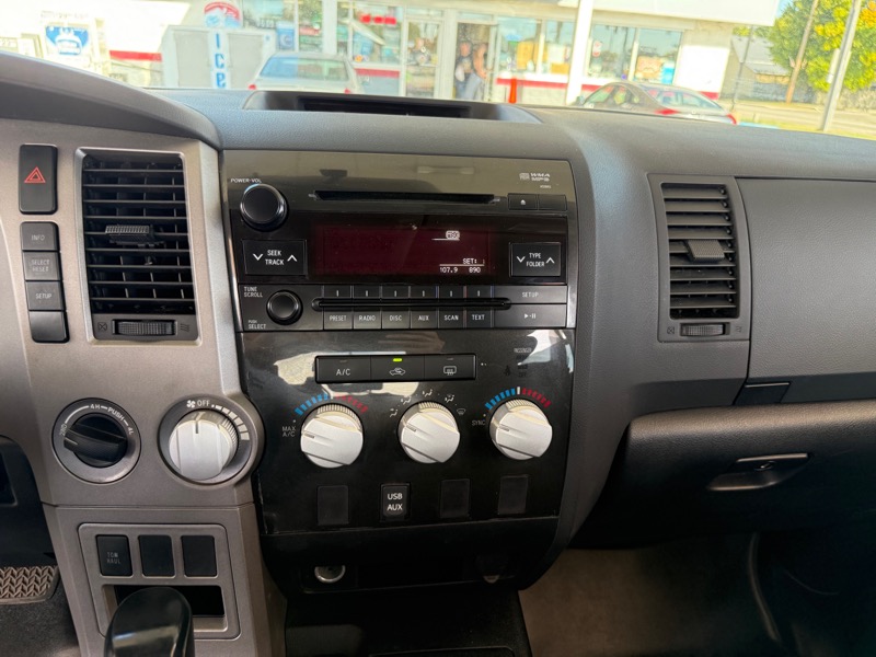 Toyota Tundra Tundra-Grade CrewMax 5.7L 4WD 2011 Toyota Tundra Tundra-Grade CrewMax 5.7L 4WD 2011