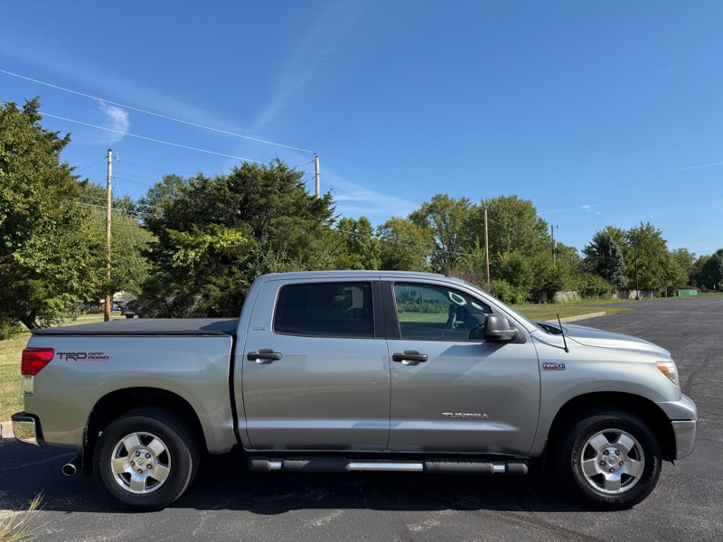 Toyota Tundra Tundra-Grade CrewMax 5.7L 4WD 2011 Toyota Tundra Tundra-Grade CrewMax 5.7L 4WD 2011