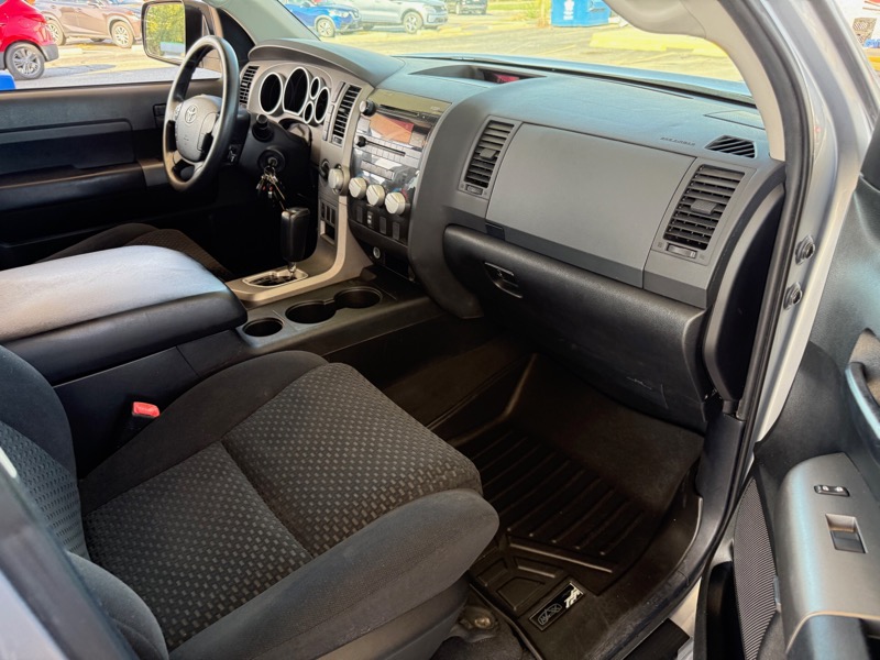 Toyota Tundra Tundra-Grade CrewMax 5.7L 4WD 2011 Toyota Tundra Tundra-Grade CrewMax 5.7L 4WD 2011