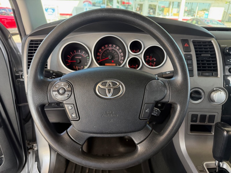 Toyota Tundra Tundra-Grade CrewMax 5.7L 4WD 2011 Toyota Tundra Tundra-Grade CrewMax 5.7L 4WD 2011