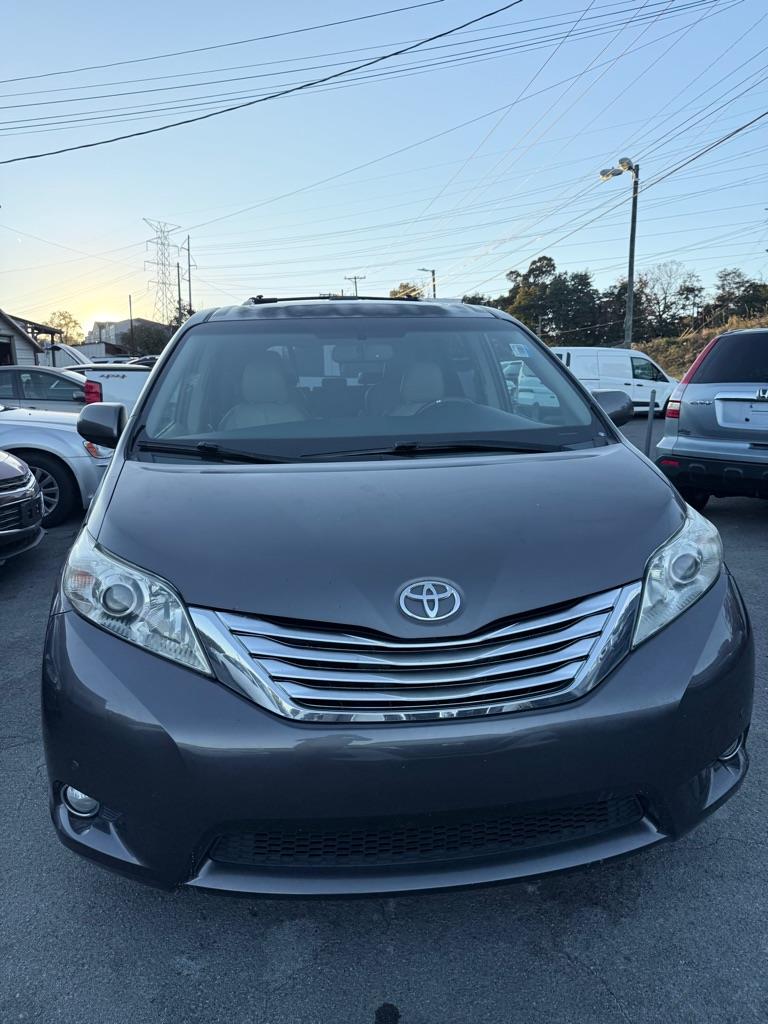 2012 Toyota Sienna XLE's photo