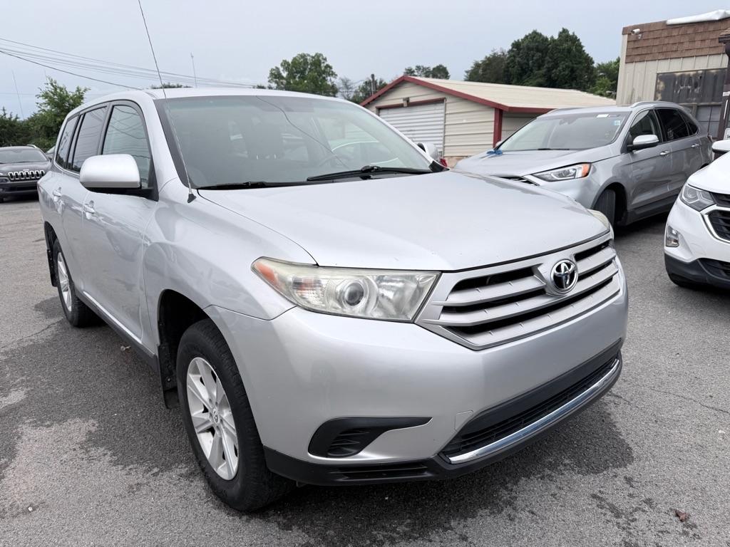 Toyota Highlander Base 2WD V6 2012