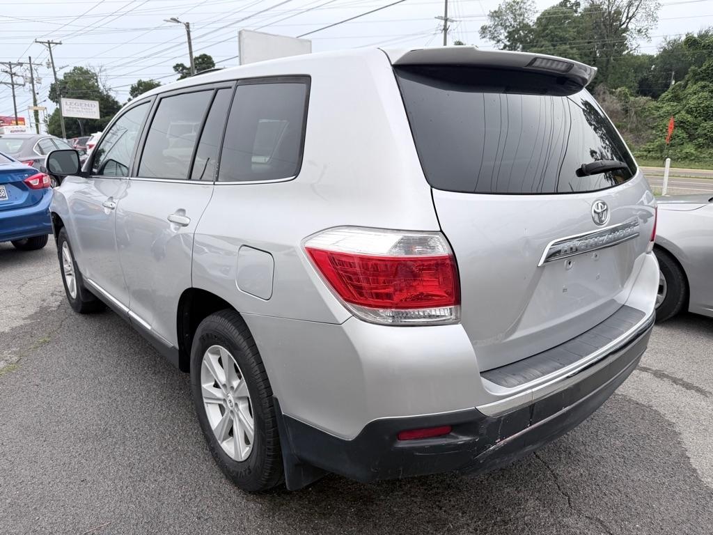 Toyota Highlander Base 2WD V6 2012