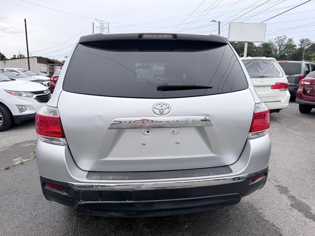 Toyota Highlander Base 2WD V6 2012