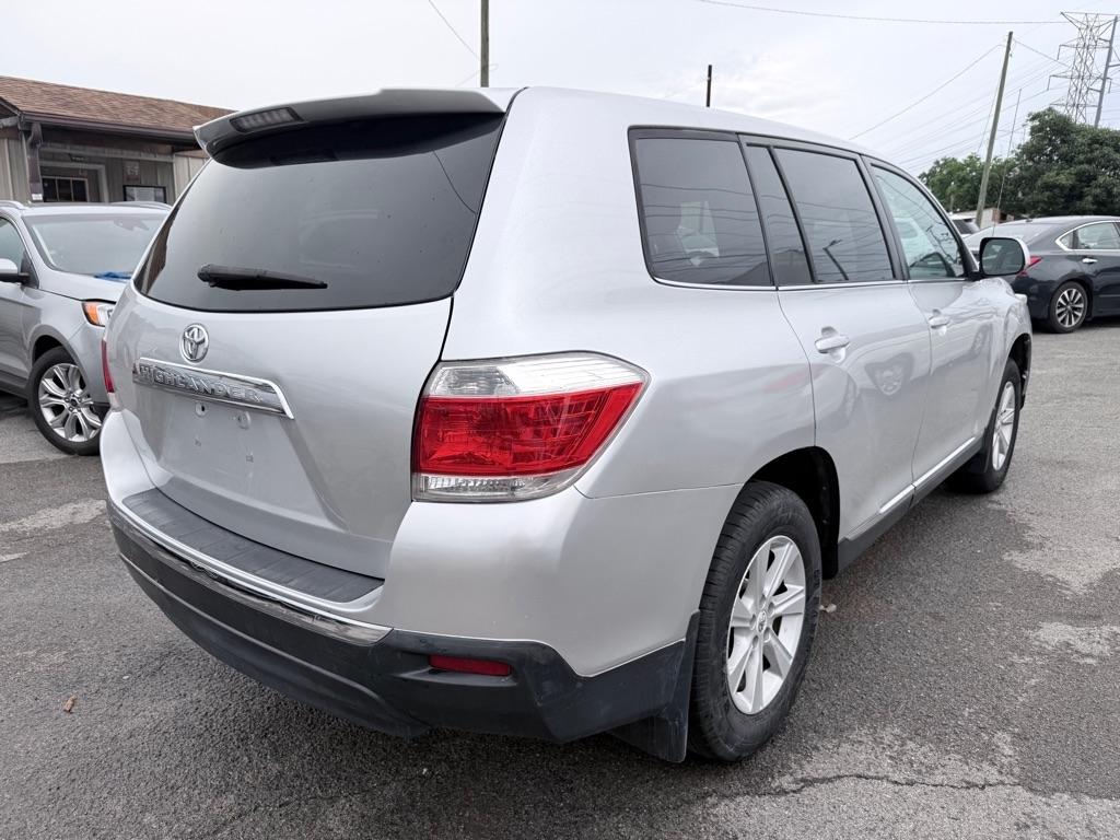 Toyota Highlander Base 2WD V6 2012