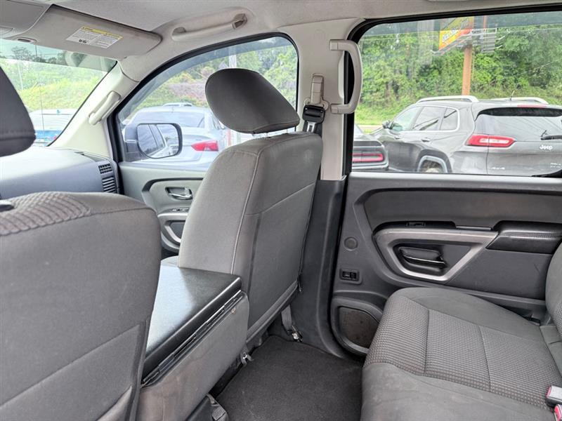 Nissan Titan S Crew Cab 2WD 2015