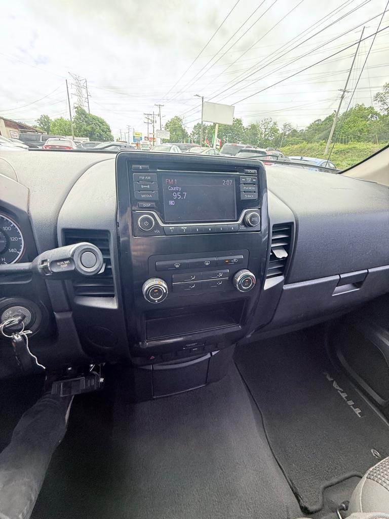 Nissan Titan S Crew Cab 2WD 2015