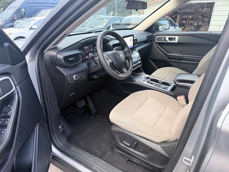 Ford Explorer Base AWD 2021