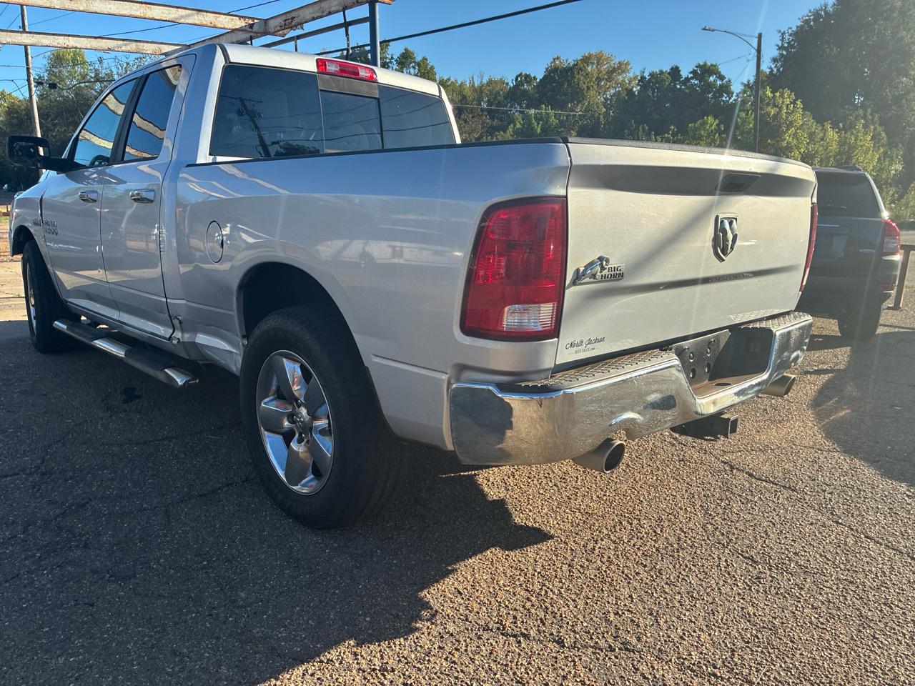 RAM 1500 4WD Quad Cab 140.5" SLT 2017