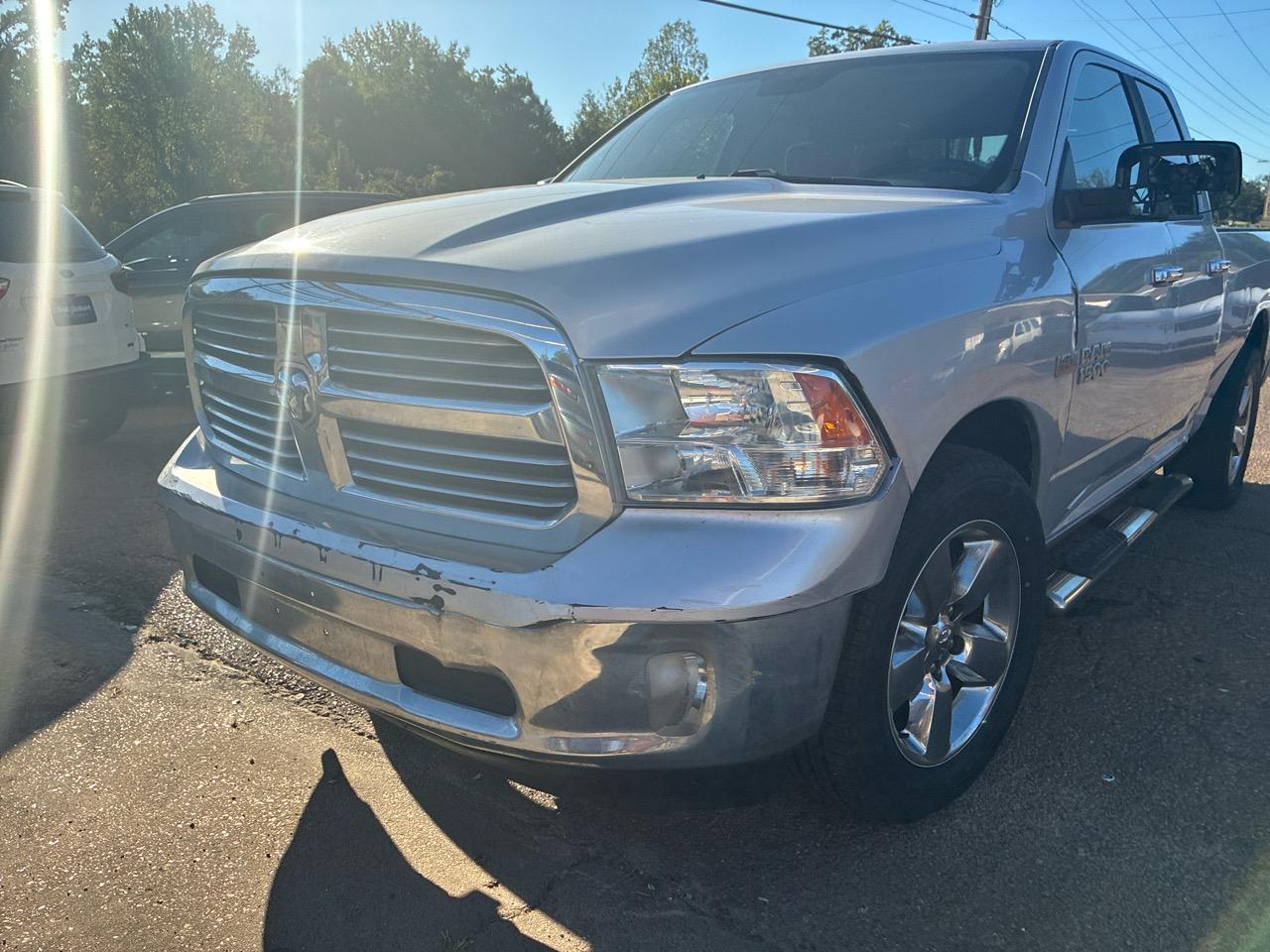 RAM 1500 4WD Quad Cab 140.5" SLT 2017
