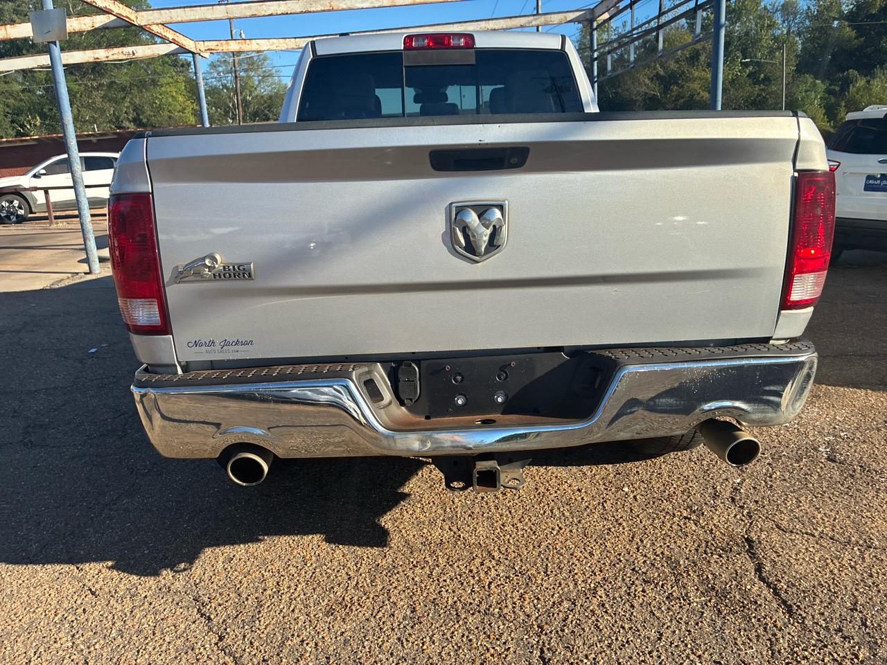 RAM 1500 4WD Quad Cab 140.5" SLT 2017