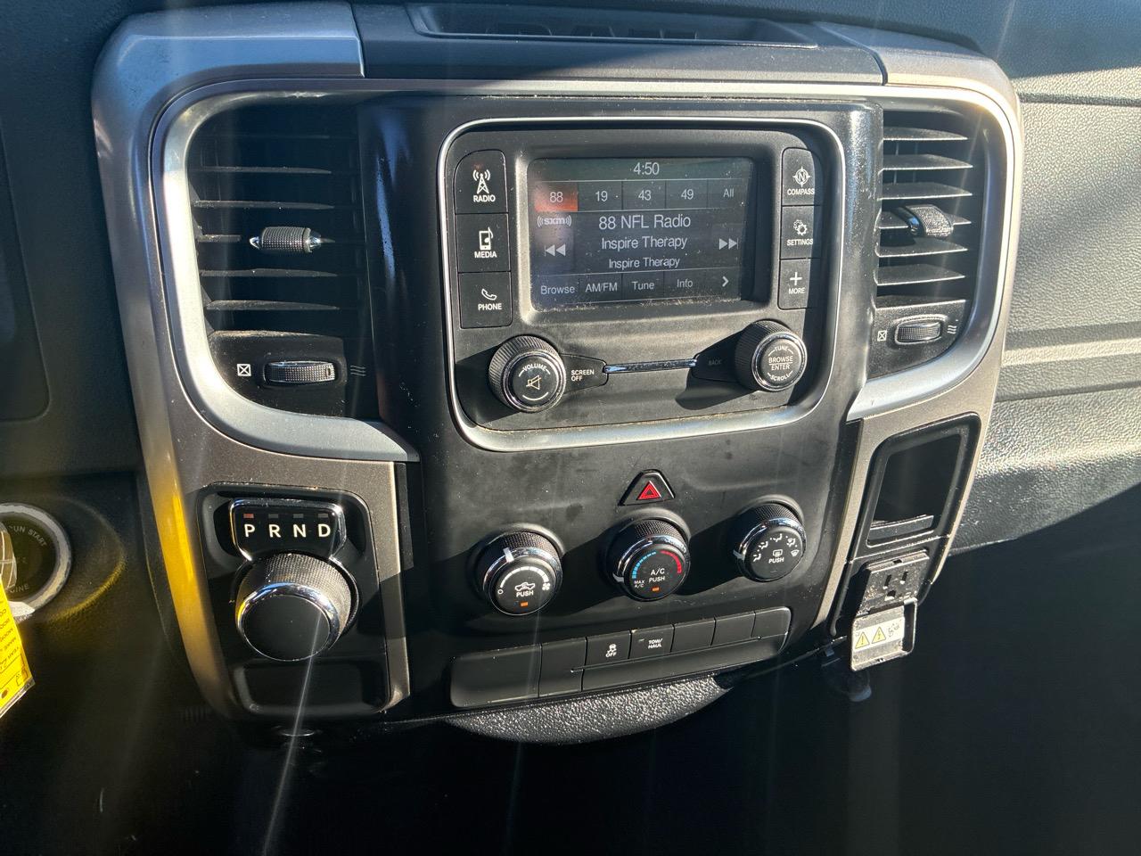 RAM 1500 4WD Quad Cab 140.5" SLT 2017