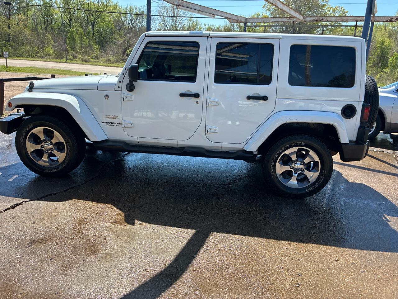 Jeep Wrangler Unlimited 4WD 4dr Sahara 2013