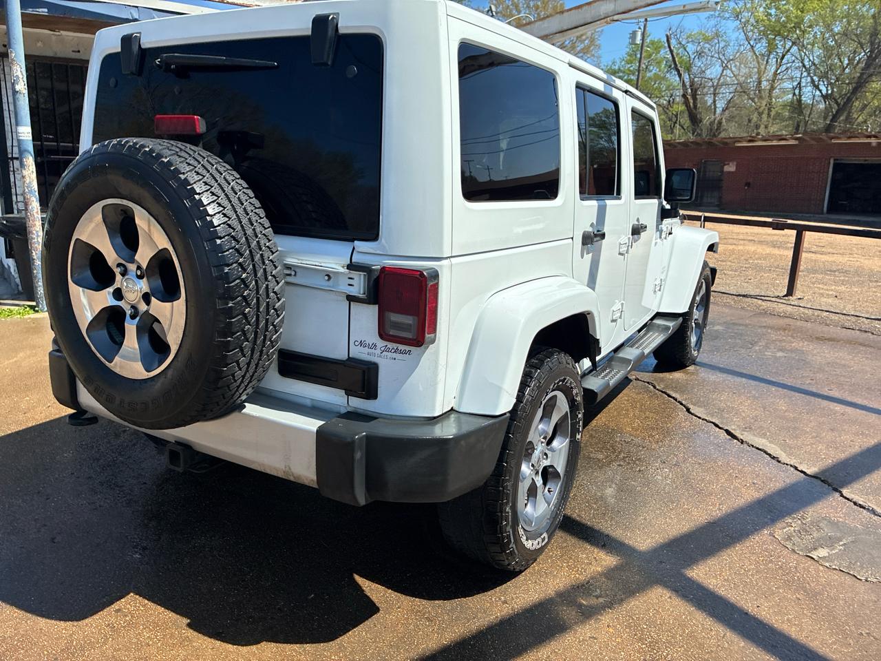 Jeep Wrangler Unlimited 4WD 4dr Sahara 2013