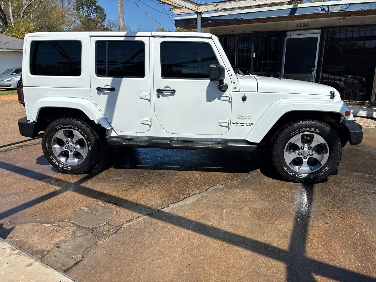 Jeep Wrangler Unlimited 4WD 4dr Sahara 2013