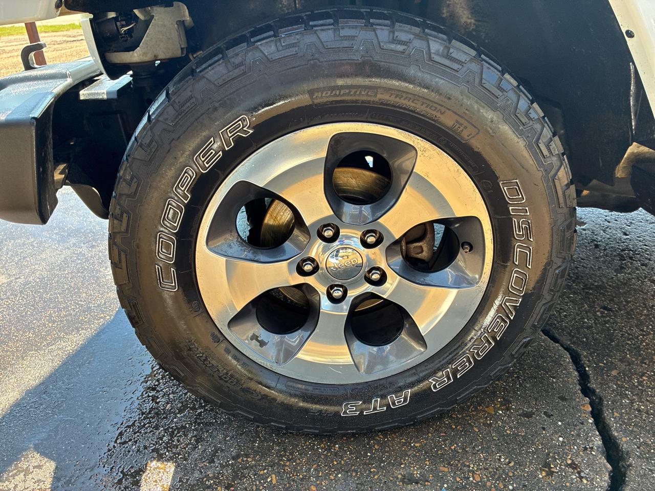 Jeep Wrangler Unlimited 4WD 4dr Sahara 2013