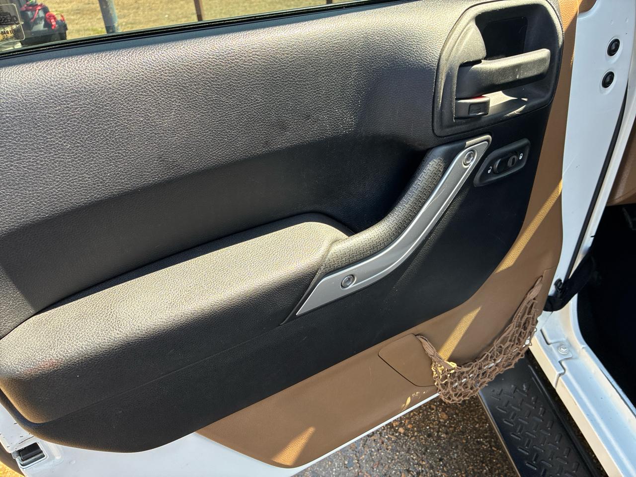 Jeep Wrangler Unlimited 4WD 4dr Sahara 2013