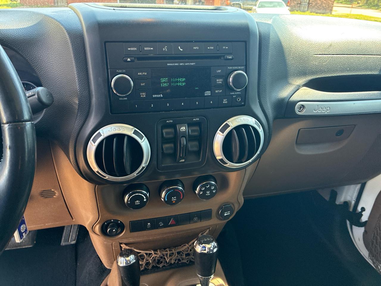 Jeep Wrangler Unlimited 4WD 4dr Sahara 2013