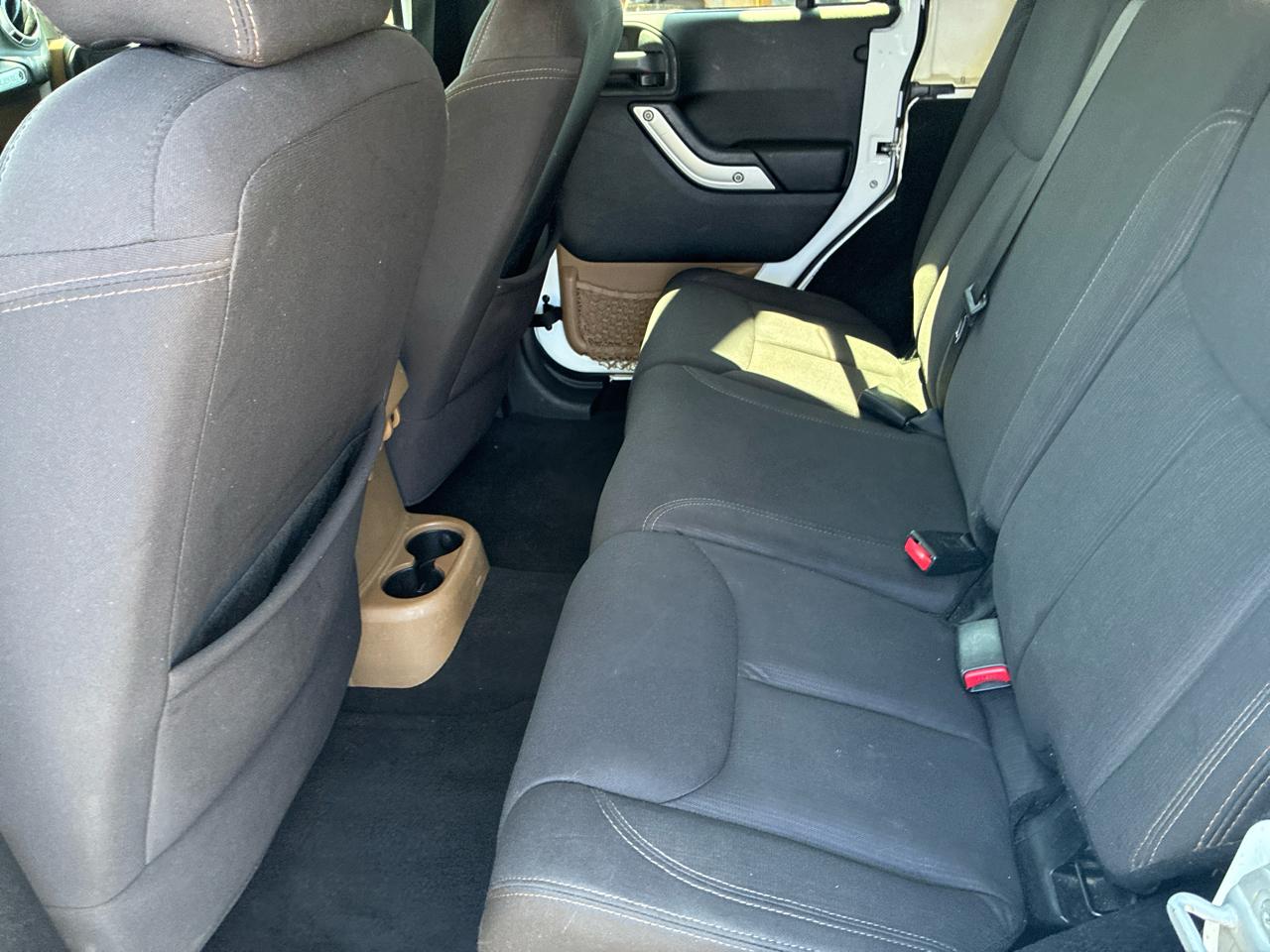 Jeep Wrangler Unlimited 4WD 4dr Sahara 2013