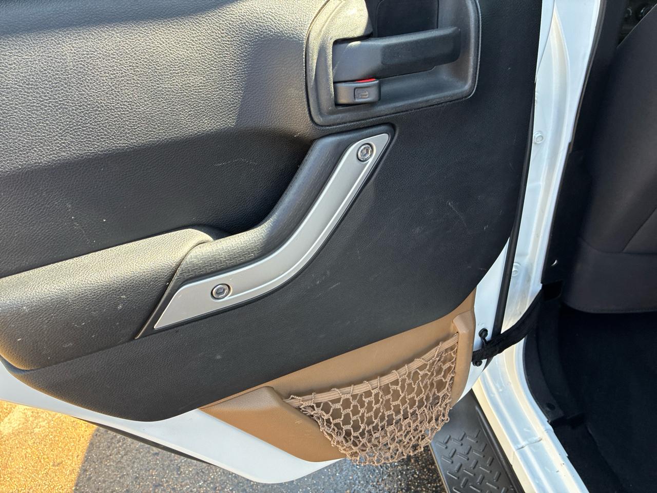 Jeep Wrangler Unlimited 4WD 4dr Sahara 2013