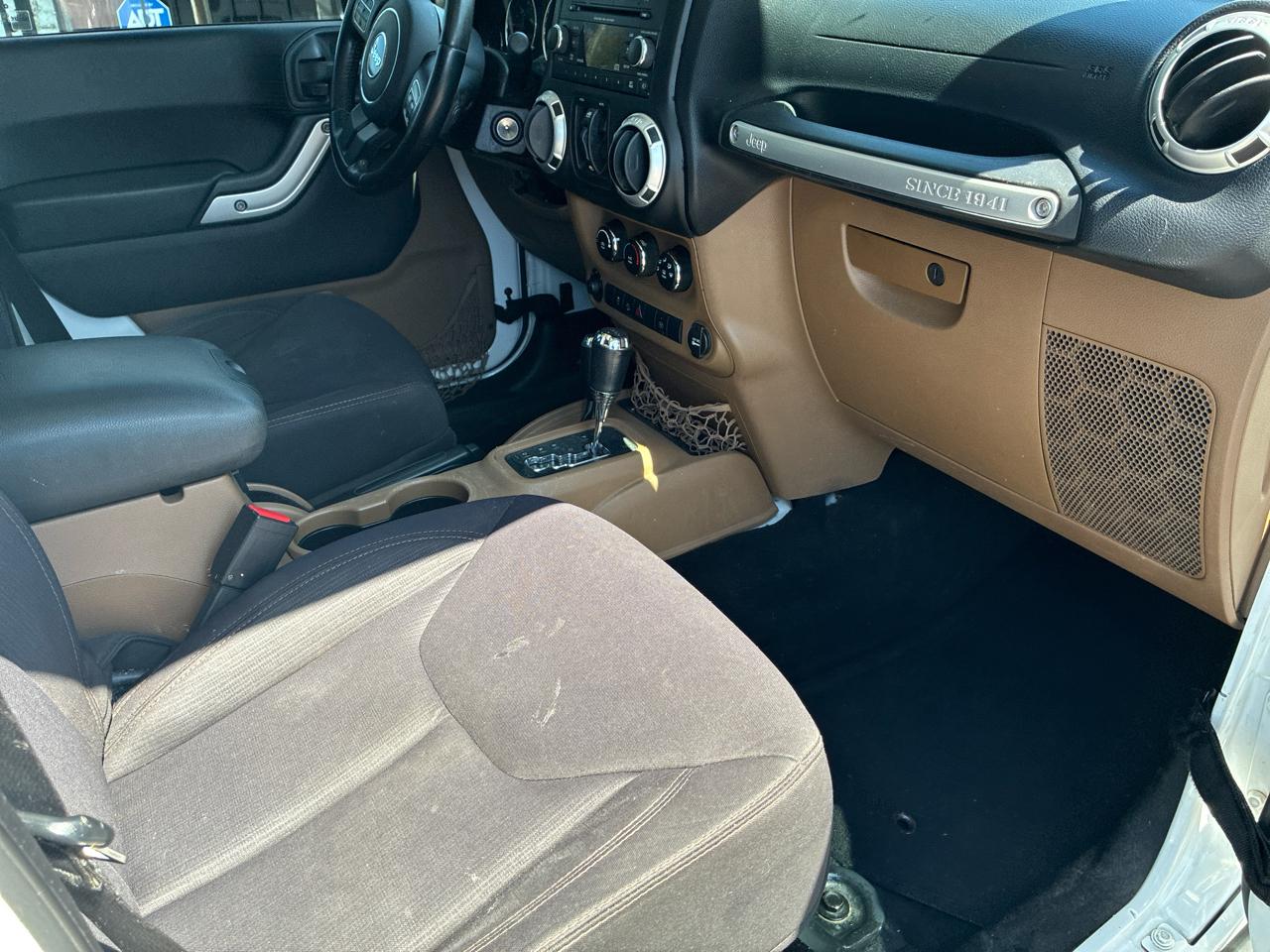 Jeep Wrangler Unlimited 4WD 4dr Sahara 2013