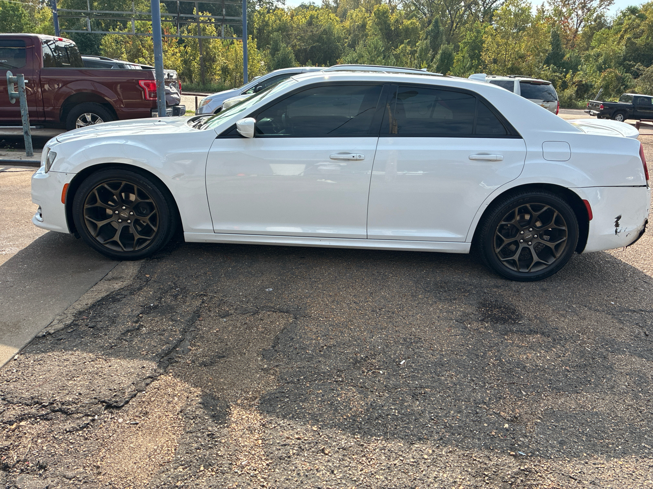 Chrysler 300 300S Alloy Edition RWD 2017 Chrysler 300 300S Alloy Edition RWD 2017