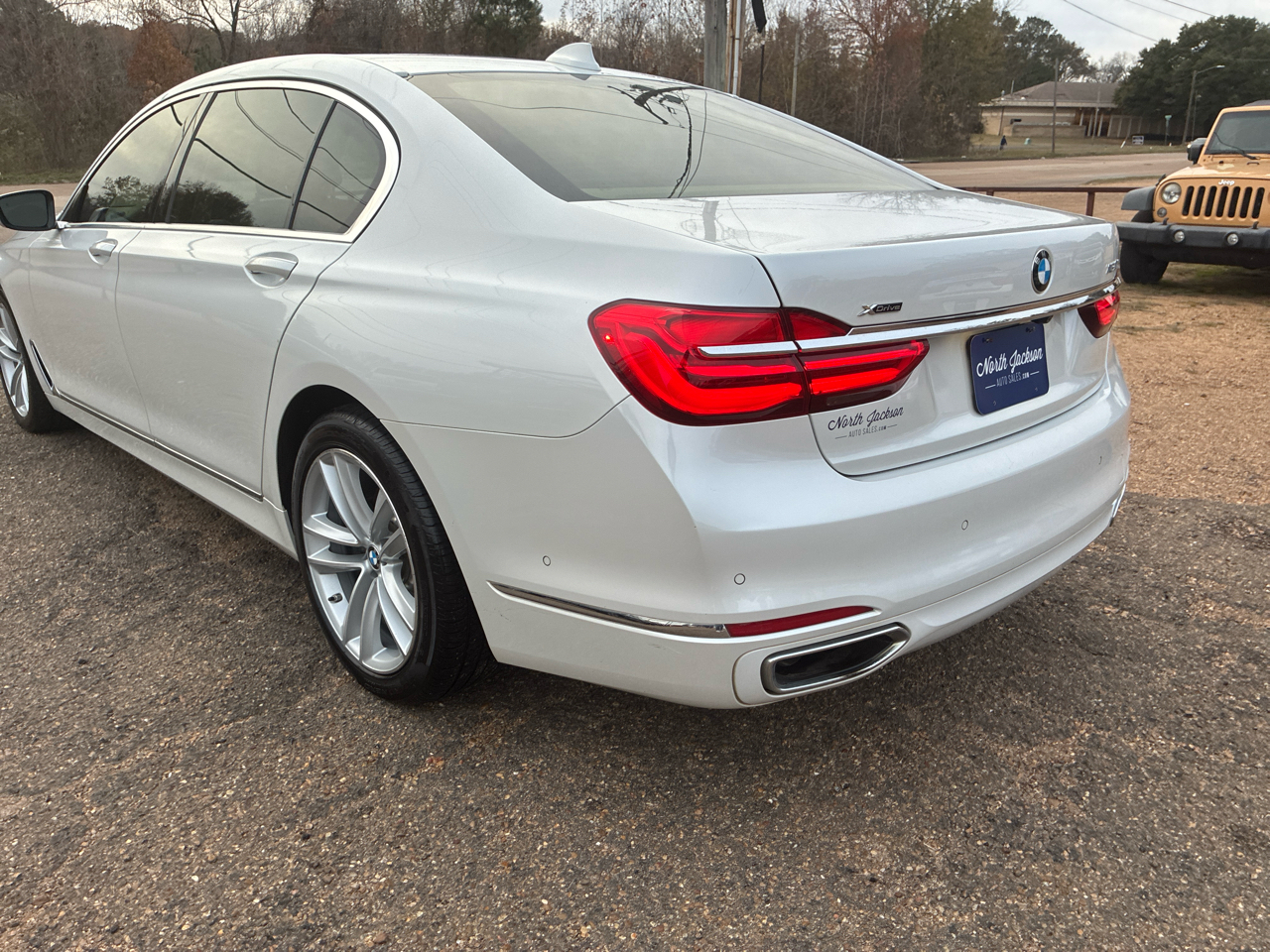 BMW 7 Series 4dr Sdn 750i xDrive AWD 2016