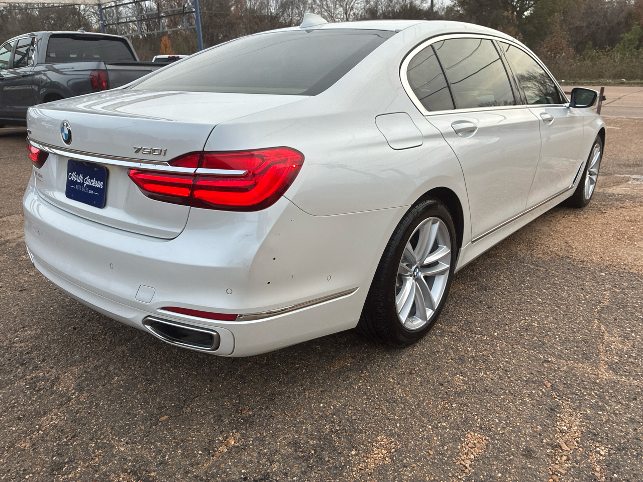 BMW 7 Series 4dr Sdn 750i xDrive AWD 2016