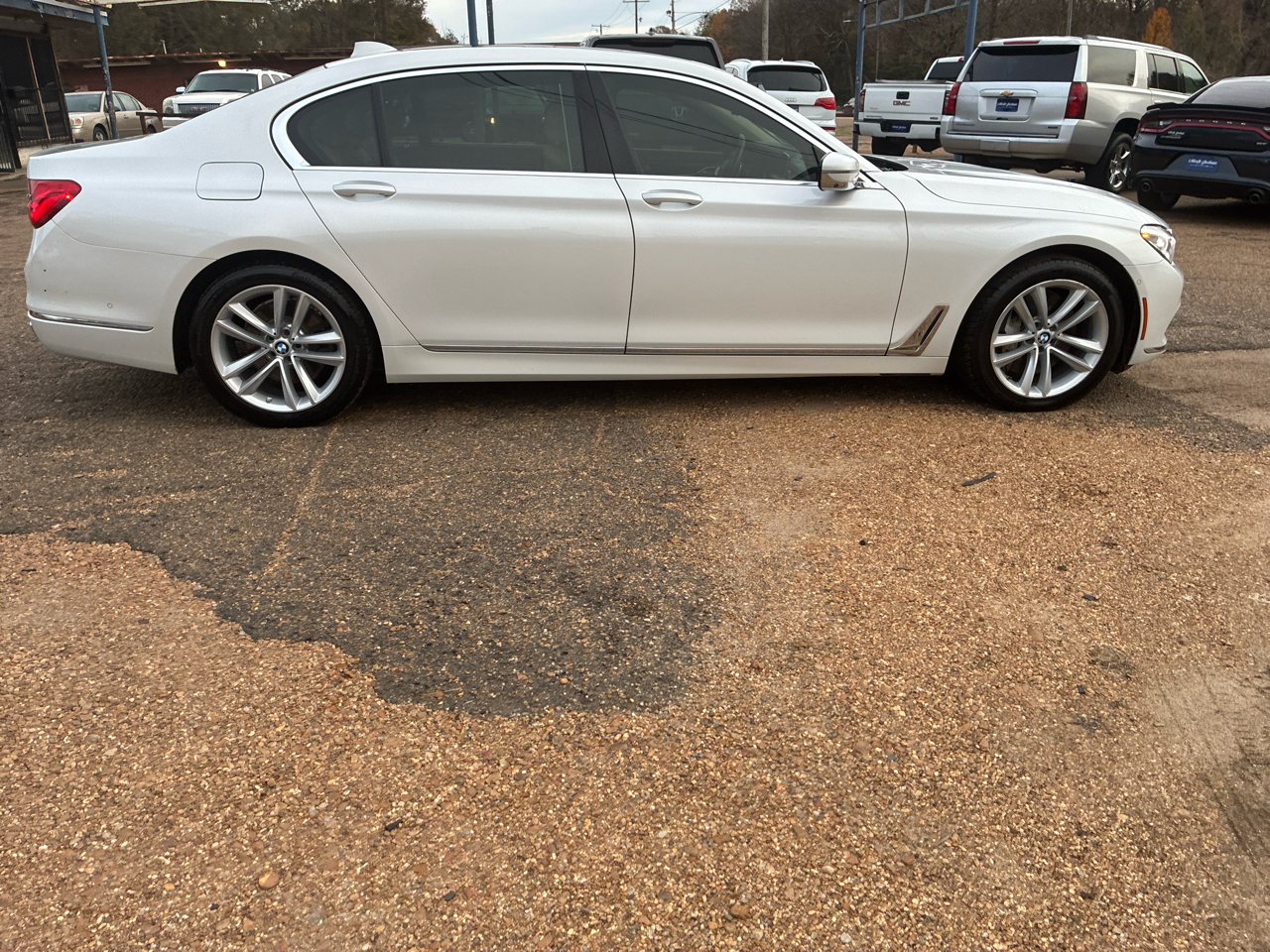 BMW 7 Series 4dr Sdn 750i xDrive AWD 2016