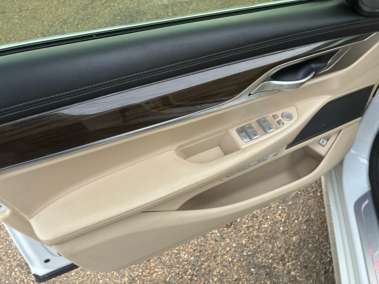 BMW 7 Series 4dr Sdn 750i xDrive AWD 2016